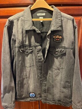 Def Leppard Junk Food Women’s Gray Denim Jacket with Band Patches Size 1X